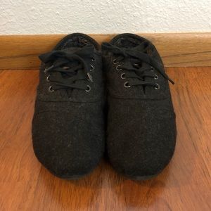 Tom's faux fur lined shoes